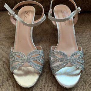 L' Lorraine Dress Shoes Size 7.5 Silver Sparkle